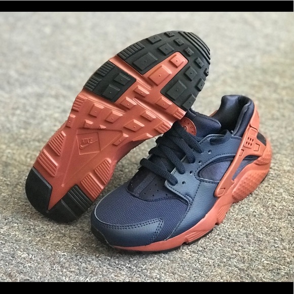 Nike Shoes - Nike Huarache Run Sz 5.5y (7 women’s)